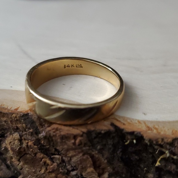 14K Gold Solid Minimalist Sturdy Wedding Ring - Picture 6 of 8